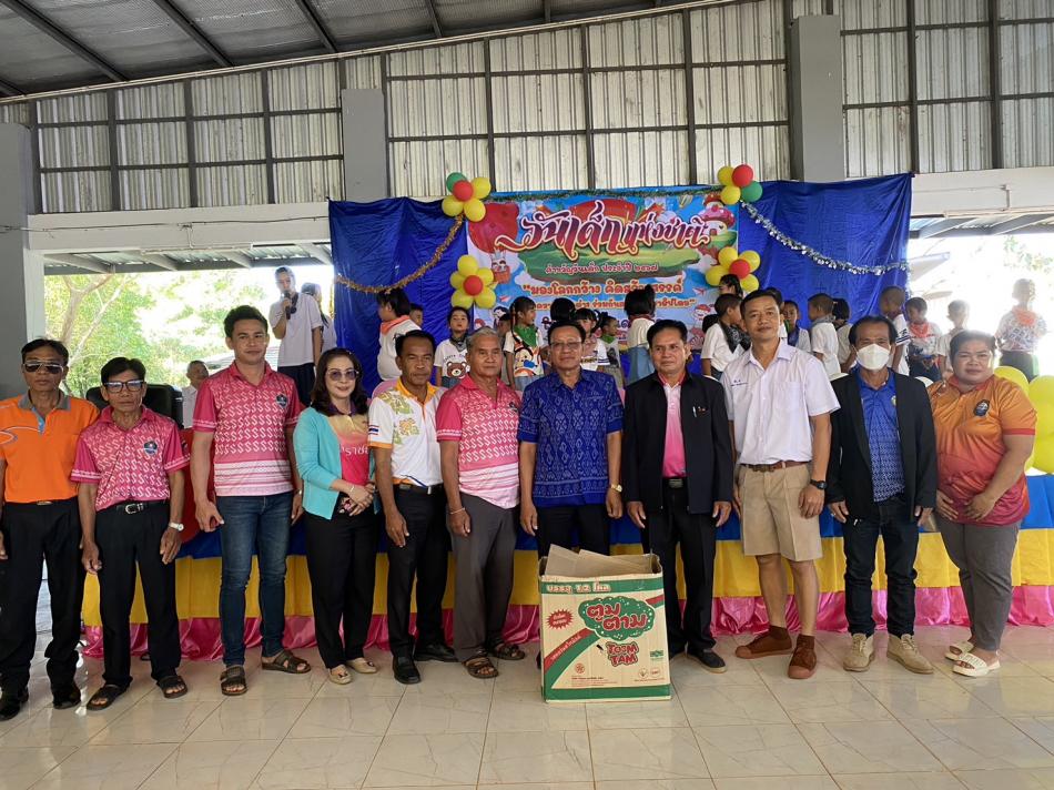 สนับสนุนขนมให้แก่ศูนย์พัฒนาเด็กเด็กและโรงเรียนในเขตพื้นที่ตำบลหนองบัวฮี