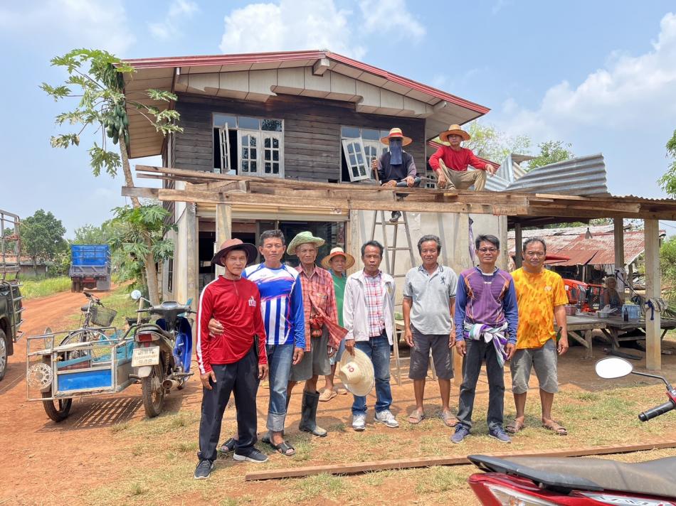 ลงพื้นที่ตรวจเยี่ยมผู้ประสบวาตภัย และมอบสิ่งของบรรเทาทุกข์ให้กับผู้ประสบภัย