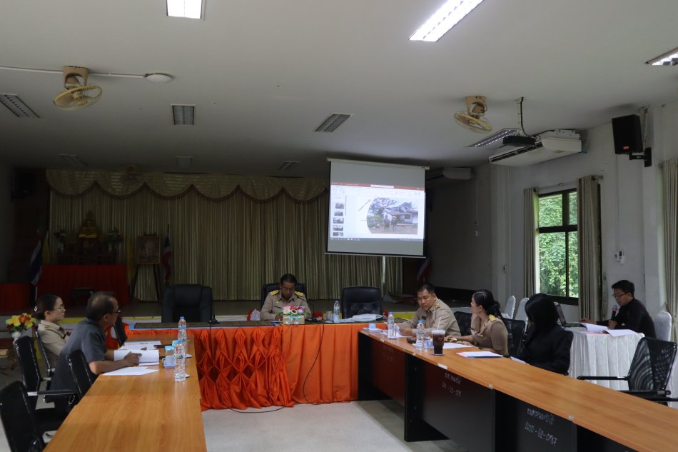 ประชุมคณะกรรมการช่วยเหลือประชาชนผู้ประสบวาตภัย
