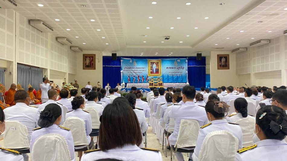 ร่วมพิธีถวายเครื่องราชสักการะและวางพานพุ่มและพิธีจุดเทียนถวายพระพรชัยมงคล  และถวายพระราชกุศลแด่สมเด็จพระนางเจ้าสิริกิติ์  พระบรมราชินีนาถ พระบรมราชชนนีพันปีหลวง