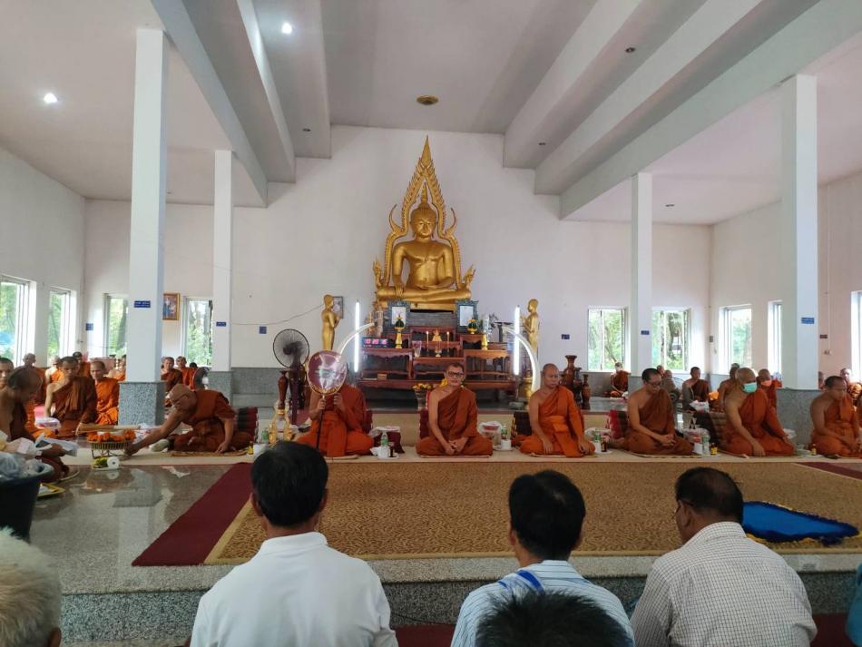 ร่วมทำบุญสังฆทานตามประเพณีเข้าพรรษาของพุทธศาสนิกชน ณ วัดบ้านบ้านหนองสองห้อง ตำบลหนองบัวฮี อำเภอพิบูลมังสาหาร จังหวัดอุบลราชธานี