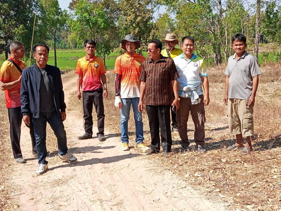 ลงพื้นที่ตรวจความพร้อมก่อนเริ่มก่อสร้างยกร่องถนนบริเวณบ้านเม็ก ม.4 ไปแก่งไฮ