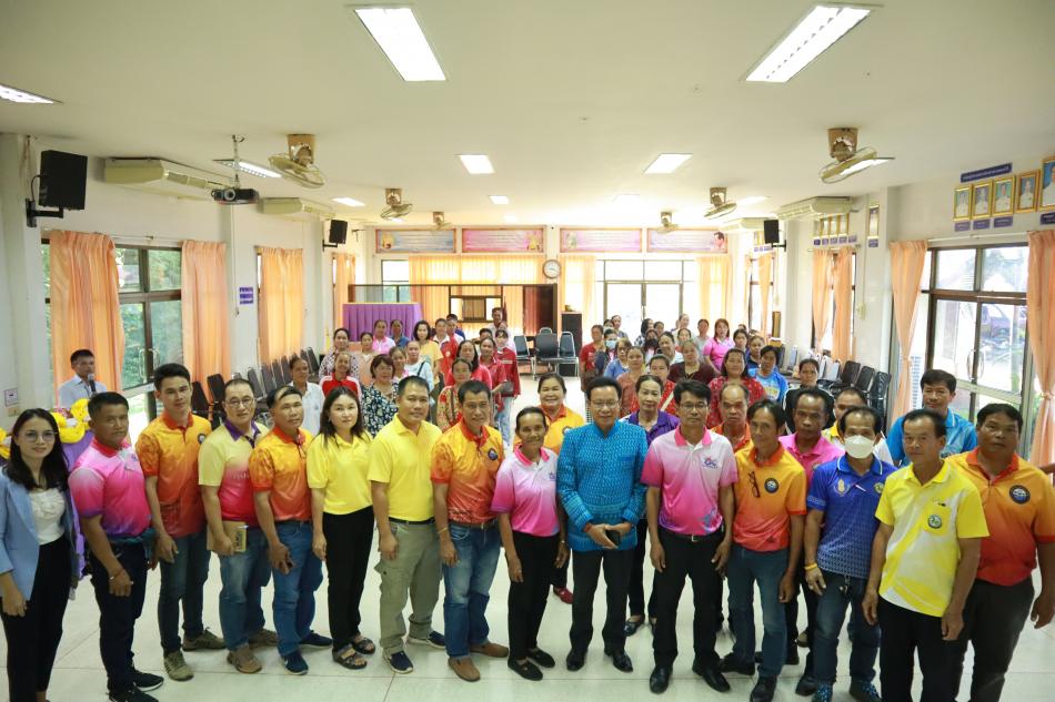 โครงการส่งเสริมอาชีพในชุมชน “สานตะกร้าจากเส้นพลาสติก”
